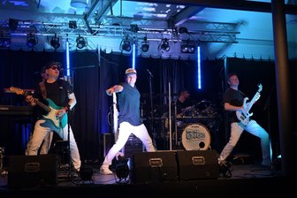 Winterparty im Erzgebirge: Biba & die Butzemänner rocken den Alten Schlachthof - Die Band Biba & die Butzemänner sind am Wochenende im Alten Schlachthof in Stollberg aufgetreten.