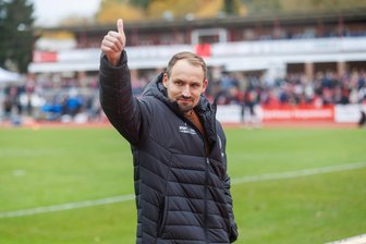 Winterpausen-Check in der Fußball-Regionalliga: Altglienicke Transfermeister, aber kann Lok Leipzig mit seinem Stadion überhaupt aufsteigen? - Daumen hoch: Sportdirektor Toni Wachsmuth hält die Bälle in Sachen Aufstieg flach.