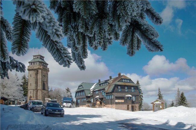 Winterrunde des Fotowettbewerbs: Wo die Erzgebirger am liebsten sind - ... der Berggasthof Auersberg ist nicht nur im Winter ein beliebtes Ausflugsziel für die Erzgebirger und ihre Gäste.