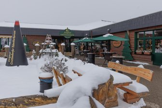 Winterschnitzen am Räucherkerzenland: Speed-Carver lassen im Erzgebirge die Späne fliegen - Am Räucherkerzenland Crottendorf - hier ein Archivbild - wird am Sonntag zum Winterschnitzen eingeladen.