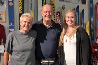 Wintersport-Legenden plaudern in Oelsnitz aus dem Nähkästchen - Waren in Oelsnitz (v.li.): Eva-Maria Wernicke-Wehling, Ulrich Wehling und Sylke Otto.