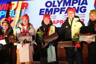 Wintersportler lasten Plätze fast aus - Sie sind und bleiben die Aushängeschilder des Bundesstützpunkts und Wintersportclubs am Fichtelberg: Skilangläuferin Katharina Hennig, Biathletin Denise Herrmann, die Nordischen Kombinierer Eric Frenzel und Terence Weber sowie Rodlerin Julia Taubitz - hier während des Olympia-Empfangs in Oberwiesenthal. 