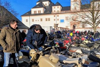 Wintertreffen ist auch mit 80 ein Muss - Bei bestem Wetter platzte das Schloss Augustusburg fast aus allen Nähten. 
