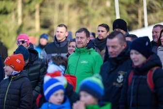 „Wir geben nicht auf“: Vision von Nordischer Ski-WM in Klingenthal steht weiter - Zur Schanzenweihe in Mühlleithen war Sachsens Ministerpräsident Michael Kretschmer dabei.