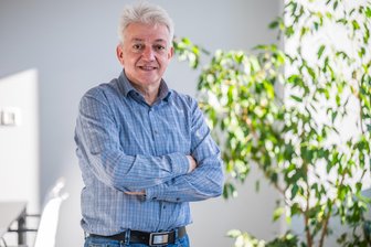 „Wir haben das Faxgerät reaktiviert“: Wie ein Großbetrieb im Erzgebirge mit den Folgen eines Cyberangriffs kämpft - Henry Sobieraj, Geschäftsführer der Nickelhütte Aue, ist optimistisch, dass die Folgen des Cyberangriffs bald beseitigt sind.