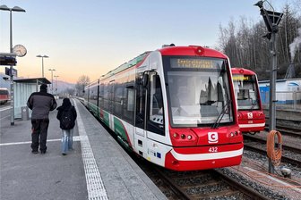 „Wir haben eine Riesenwut“: Lokführer streiken, Erzgebirger machen das Beste draus - Auf dem Bahnsteig in Aue sind streikbedingt nur wenige Erzgebirger unterwegs.