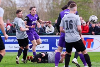 „Wir haben unser Ziel erreicht: Aue ärgern und ihnen wehtun“: Die Stimmen zum Sachsenpokalspiel des FC Erzgebirge - Eric Ranninger (li.) und Robin Fluß kommen für Freital zu spät: Mirnes Pepic trifft in dieser Szene zum umjubelten 1:0 für den FC Erzgebirge.