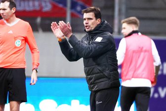 Jörg Emmerich vertrat den gesperrten FCE-Coach Pavel Dotchev an der Seitenlinie.