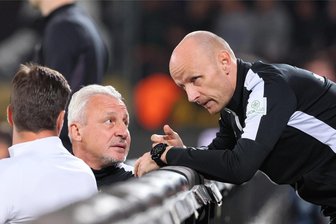 "Wir hören nun auf zu jammern": Erzgebirge-Aue-Sportchef Heidrich beendet den Ärger um die Sonntagabendspiele - Keiner hat in der 3. Liga bis zum 17. Spieltag so viele Sonntagabendspiele angesetzt bekommen, wie der FCE. Das sorgte bei den Offiziellen rund um Sportchef Matthias Heidrich (rechts) für Unmut.