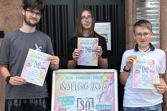 „Wir lernen voneinander“: Wie die Jugendlichen des „Moro-Teams“ den Rochlitzer Inselgig stemmen - Sullivan-Cedric (v. l.), Percy und Konstantin am Tag ihrer letzten Sitzung vor dem Rochlitzer Inselgig 2025.