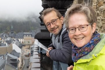 Wir lesen die "Freie Presse", weil ... - Marit und Matthias Melzer - die Türmerfamilie wohnt 42 Meter über der Erde und 668,45 Meter über dem Meeresspiegel.