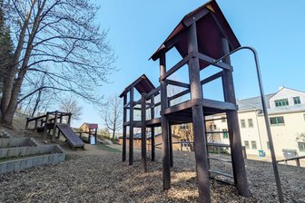 „Wir müssen da jetzt durch“: Großrückerswalde trifft es finanziell gleich doppelt - Der Spielplatz an der Grundschule soll trotz schwieriger Situation erneuert werden.