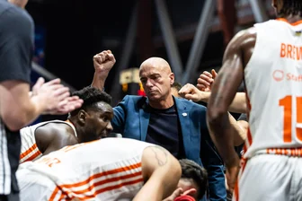„Wir müssen damit leben“: Niners-Trainer Rodrigo Pastore hadert nach der Niederlage gegen London mit einer harten Schiedsrichter-Entscheidung - Niners-Trainer Rodrigo Pastore verlor mit seiner Mannschaft knapp gegen die London Lions.