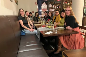 „Wir müssen uns nicht gegenseitig niedermachen“: Zu Besuch beim Frauenstammtisch Chemnitz - Die Initiative für den Frauenstammtisch kam ursprünglich von Britta Mahlendorff, Bündnis 90/Die Grünen (2. v. r.).