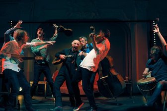 "Wir schenken uns ein Fest" - Die norwegischen Barokksolistene sind am 4. September ab 19 Uhr zu "The Alehouse Sessions" auf dem Freiberger Schloßplatz zu erleben. Barock und Bier: englische Tavernenmusik des 17. Jahrhunderts erklingt. 