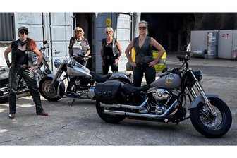 Wir sind Sachsens Ladies of Harley - Fotoshooting der Ladies mit ihren Bikes im Filmpark Babelsberg.