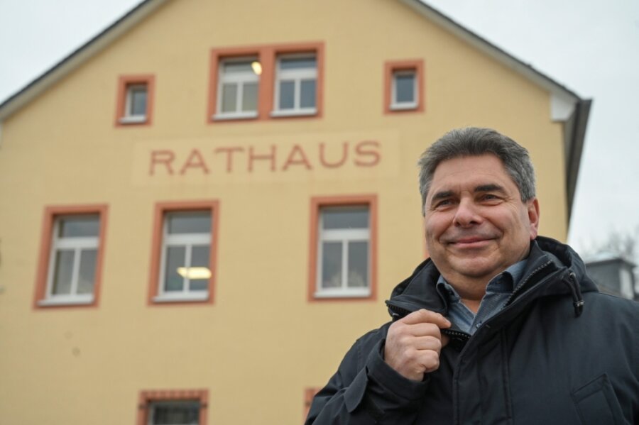 "Wir sind von Pleiten verschont geblieben" - Am Sonntag wählen die Hartmannsdorfer einen neuen Bürgermeister. Amtsinhaber Uwe Weinert (CDU) will in seine dritte und letzte Amtsperiode starten. Die Chancen stehen gut, denn er ist der einzige Kandidat. 