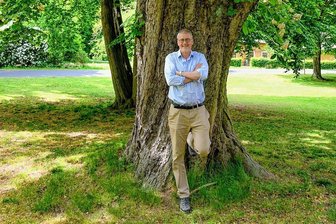 Wir sollten Geld für Gas drucken - Psychiater Stefan Brunnhuber setzt sich für nachhaltige Finanzwirtschaft ein. Seiner Meinung nach könnte Europa die Preissteigerungen im Energiesektor mit einer kühnen Strategie in den Griff bekommen.