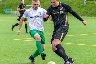 "Wir werden nichts herschenken" - Gegen Klaffenbach (mit Jakob Eckel, l.) mussten sich der SV Auerhammer und Julian Albani mit einem Unentschieden begnügen. Gegen Lok Zwickau soll es am Sonntag die volle Punktzahl werden. 