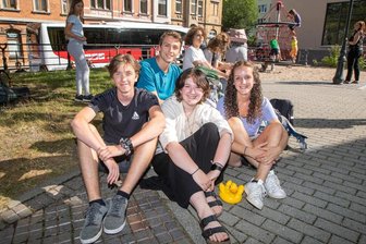 „Wir wollen alles besser machen“: Diese jungen Vogtländer sind beim Weltjugendtag in Lissabon dabei - Adam Chmielowski, Jan Kučera, Lucia Wilczek und Marketa Borisova (von links) sind vier von 235 Pilgern aus den Bistümern Dresden-Meißen und Görlitz, die am Weltjugendtag im portugiesischen Lissabon teilnehmen. Sie alle trafen sich am Montag in Plauens Herz-Jesu-Kirche.