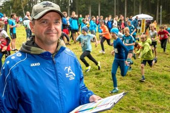 "Wir wollen den Schülern Anreize liefern" - Schulsportkoordinator Carsten Baude freute sich beim Crosslauf am Rätzteich über eine gute Resonanz und ansprechende Leistungen.