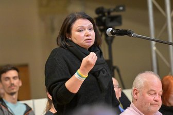 „Wir wollen unsere Söhne auch nicht in den Krieg schicken“: Diskussionsrunde in Zwickau bringt Publikum in Wallung - Intensive Diskussionen zur europäischen Sicherheit begleiteten die „Zeitenwende on tour“ in Zwickau. Auch die Ukrainerin Veronika Smalko meldete sich zu Wort .