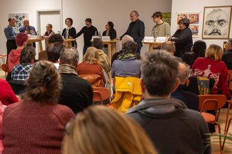 Wirbel bei Wahl-Diskussion in Plauen: CDU-Kandidat verlässt vorzeitig das Podium - Bei der Veranstaltung im Oberen Bahnhof dabei (vorn von links): Matthias Eulitz, Robert Hochbaum, Karen Larisch, Anja Kunze, Maik Linke, Nancy Brandt, Olaf Horlbeck, Simon Zwintzscher und Doritta Kolb-Unglaub.