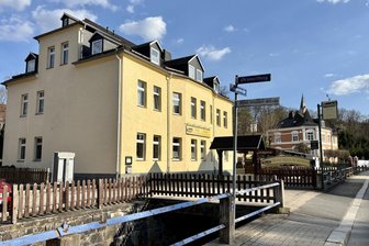 Wird aus Inder ein Grieche? Restaurant im Erzgebirge am Scheideweg - In das ehemalige Kulturhaus der Papiermacher in Bad Schlema könnte bald ein neues Restaurant ziehen.