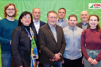 Wird das der jüngste Kreisrat im Vogtland? - Neun Kandidaten hat die Auerbacher CDU für ihren Stadtrat nominiert: Jüngster Kandidat ist Lenny Roth mit 21 Jahren (links). Anne Vogel-Meinel (35) vertritt Frauen und junge Familien. Wiederholt kandidieren Bettina Groth, Oliver Horn, Frank Heckel, Ralf Reichelt, Stefan Reißmann und Steffen Götz. Nicht auf dem Foto ist Dominik Ackermann.