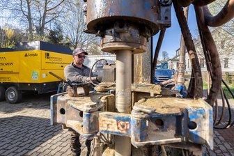Wird das Heizsystem im H34 in Ellefeld günstiger? Ergebnis der Erdwärme-Probebohrung steht fest - Im Frühjahr fand die erste Probebohrung statt. Ende Juni folgen die weiteren Bohrlöcher.