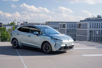 Wird der MG4 Urban zum Preisbrecher in der E-Kompaktklasse? - MG4 Urban als Preisbrecher: Der neue Elektro-Kompaktwagen startet bei 24.990 Euro und bietet eine günstige Alternative im E-Auto-Markt.