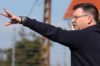 Wirrwarr um Saisonfortsetzung - In welche Richtung geht es weiter? Nicht nur Lutz Wienhold, Trainer des Fußball-Sachsenligisten VfB Empor Glauchau, hätte gern Klarheit, wie und wann die aktuelle Spielzeit beendet und gewertet wird. 