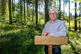 Wirtschaftsfaktor Tod: Bringt der Ruheforst Olbernhau die kirchlichen Friedhöfe in finanzielle Bedrängnis? - Alexander Diener von Schönberg (im Bild) hat gemeinsam mit seinem Bruder Joachim Diener von Schönberg den Ruheforst Olbernhau eingerichtet.