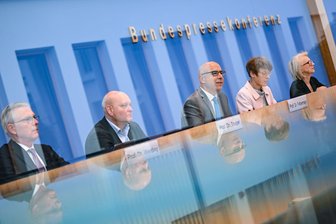 Wirtschaftsweise senken Prognose - Aufschwung nicht in Sicht - Die Wirtschaftsweisen haben keine guten Nachrichten.
