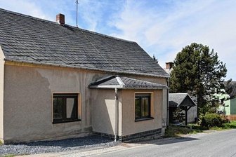 Wirtsfamilie öffnet in Landwüst Fenster-Imbiss für Ausflügler - Von außen unscheinbar: Das Haus an der Rohrbacher Straße 8 in Landwüst. Doch das soll sich in den nächsten Tagen ändern.