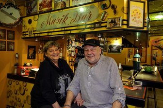 Wirtsleute verabschieden sich: Wie geht es mit dem „Apfeltraum“ in Hohenstein-Ernstthal weiter? - Martina und Johannes Gerhardtgeben schweren Herzens den Staffelstab als Wirtsleute der Musikgaststätte „Apfeltraum“ an der Karl-May-Straße in Hohenstein-Ernstthal weiter.
