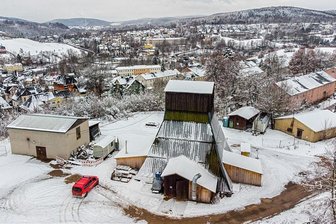 Wismut-Turm im Erzgebirge ist (kaum) noch zu retten - Blick auf den Turm des Schachts 208 auf dem Toelleberg in Niederschlema.