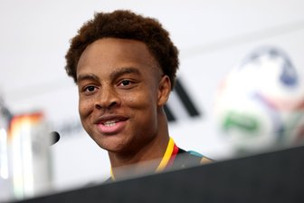 WM-Spaßvogel Ouedraogo und die besondere Nagelsmann-Frage - Der Anruf des Bundestrainer ereilte Assan Ouedraogo beim Chillen auf der Urlaubs-Liege.