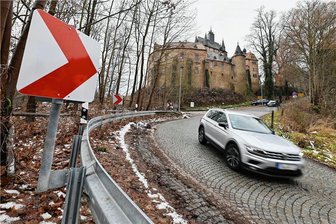 Wo an Mittelsachsens Kreisstraßen gebaut werden soll - Die Kreisstraße am Burgberg in Kriebstein soll 2023 endlich saniert werden. Geplant ist das schon seit etwa 15 Jahren. 