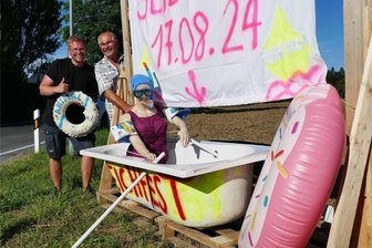Wo Badewannen zu Rennbooten werden: Schlößchen feiert sein 3. Teichfest - Christian Flemmer (links) und Manfred Melzer vom Kulturverein Schlößchen gehören zum Organisationsteam des Teichfestes.