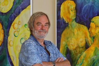 Wo der Hof zum Festgelände wird - "Vielfalt des Schaffens" heißt die Ausstellung, die der Künstler Aribert Hönemann gestaltet hat.