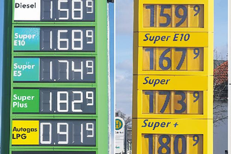 Wo der Sprit in der Region Zwickau am günstigsten ist - Drei Zwickauer Tankstellen, 14 verschiedene Preise. Ein Vergleich lohnt sich also. Die Fotos zeigen die Preise (von links) bei der Tankstelle am Globus, bei Jet (Reichenbacher Straße) und bei Shell (Leipziger Straße).