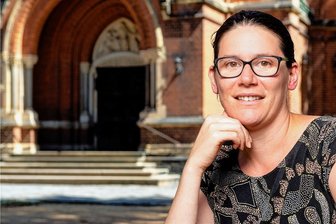 Wo die Grenze zwischen Aldi-Nord und Aldi-Süd die Leute mehr beschäftigte als die Grenze zwischen Ost und West - Die Neusächsin Annalena Schmidt sagt: "In meiner Jugend gab es die "Grenze" zwischen Aldi-Nord und Aldi-Süd. Mit den Kategorien Ost und West habe ich mich erst in Sachsen befasst."