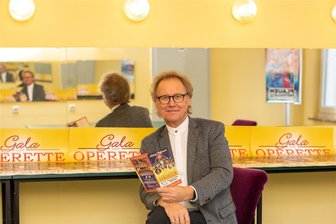 Wo die Operetten-Freunde im Vogtland jetzt auf ihre Kosten kommen - Die Vogtland Philharmonie lädt am Mittwochnachmittag zur Gala der Operette in die Plauener Festhalle ein. Generalmusikdirektor Stefan Fraas (Foto) hofft auf viele Besucher.