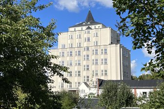 Wo einst Stoffe für Luxusdampfer gewebt wurden: Erstes Hochhaus von Chemnitz wird 100 - Das Cammann-Hochhaus: ein architektonisches Highlight der 20er-Jahre. Der verputzte Stahlbetonbau mit seinen acht Geschossen und der charakteristischen gefalteten Fassade ist ein beeindruckendes Beispiel des Expressionismus.