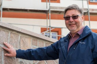 Wo es künftig Berufsbürgermeister gibt - Der Bürgermeister von Königshain-Wiederau, Johannes Voigt, ist jetzt noch im Hauptamt tätig. Nach der Wahl im Juni soll es in der Gemeinde einen ehrenamtlichen Bürgermeister geben.