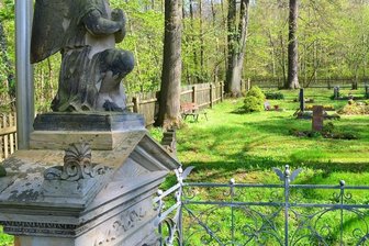 Wo Frankenberg für die Stadtkasse den Rotstift ansetzt - Die Stadt Frankenberg erwägt, die Friedhofsgebühren zu ändern, um Finanzen zu sparen. Auch bei der Verpachtung von Garagen und Gärten wird Spielraum gesehen. 