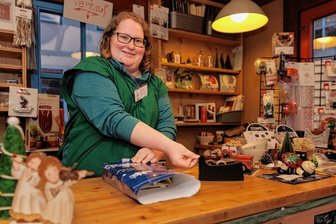 Wo Geschenke eine schicke Hülle erhalten -