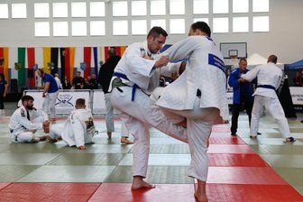 Wo im Erzgebirge Polizisten gezielt aufs Kreuz gelegt werden – Deutsche Meisterschaft auf dem Rabenberg - Gut 200 Sportler treten bei der Deutschen Polizeimeisterschaft im Ju-Jutsu auf dem Rabenberg in Breitenbrunn an.