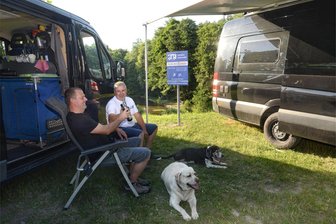 Wo im Göltzschtal bald Camping möglich sein soll - Am alten Bad in Ellefeld sind im Sommer 2022 zwei Stellplätze für Wohnmobile entstanden. Weitere sollen in den Göltzschtal-Kommunen Rodewisch, Auerbach und Falkenstein entstehen.